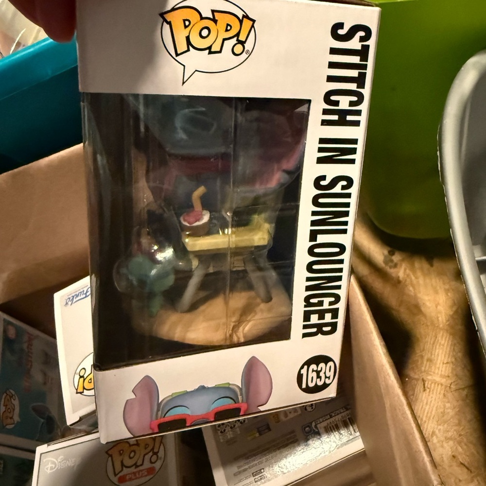 Funko Pop Lilo & Stitch, Stitch in Sunlounger 
Vinyl Figure #1639 - Picture 3 of 4